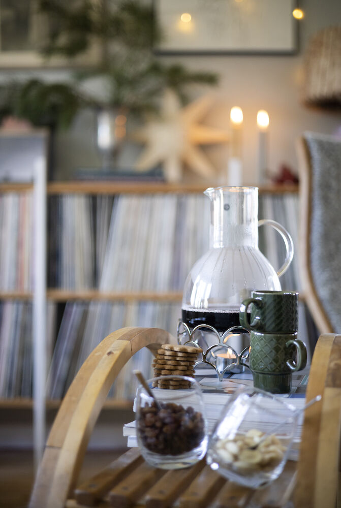 Mulled wine jug with warmer