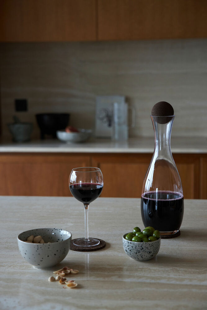 Nature carafe with cork stopper