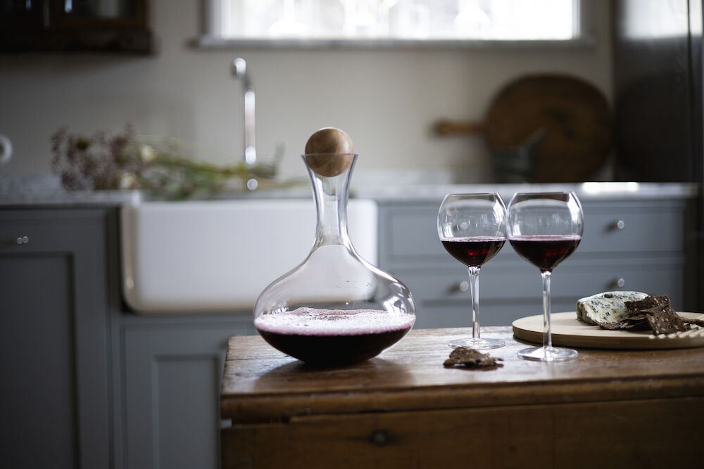 Nature wine carafe with oak stopper