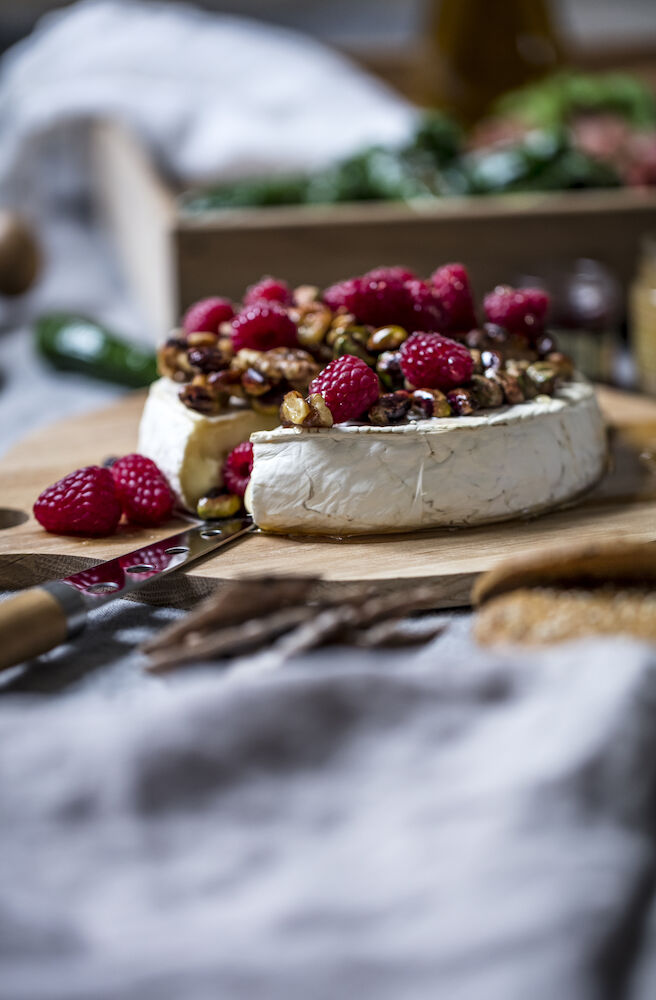 Nature cheese knife