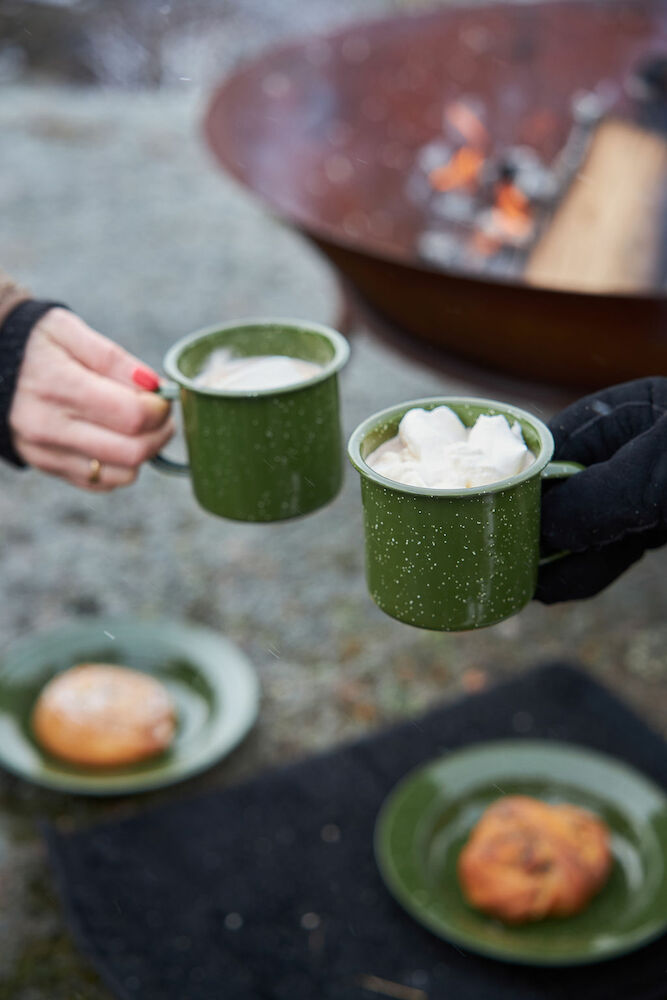 Doris enamel mug (Green)